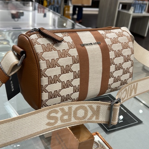 Michael Kors Men’s Women’s Cooper mini duffle xbody NWT 
Light Cream Multi 

NWT - Picture 2 of 16